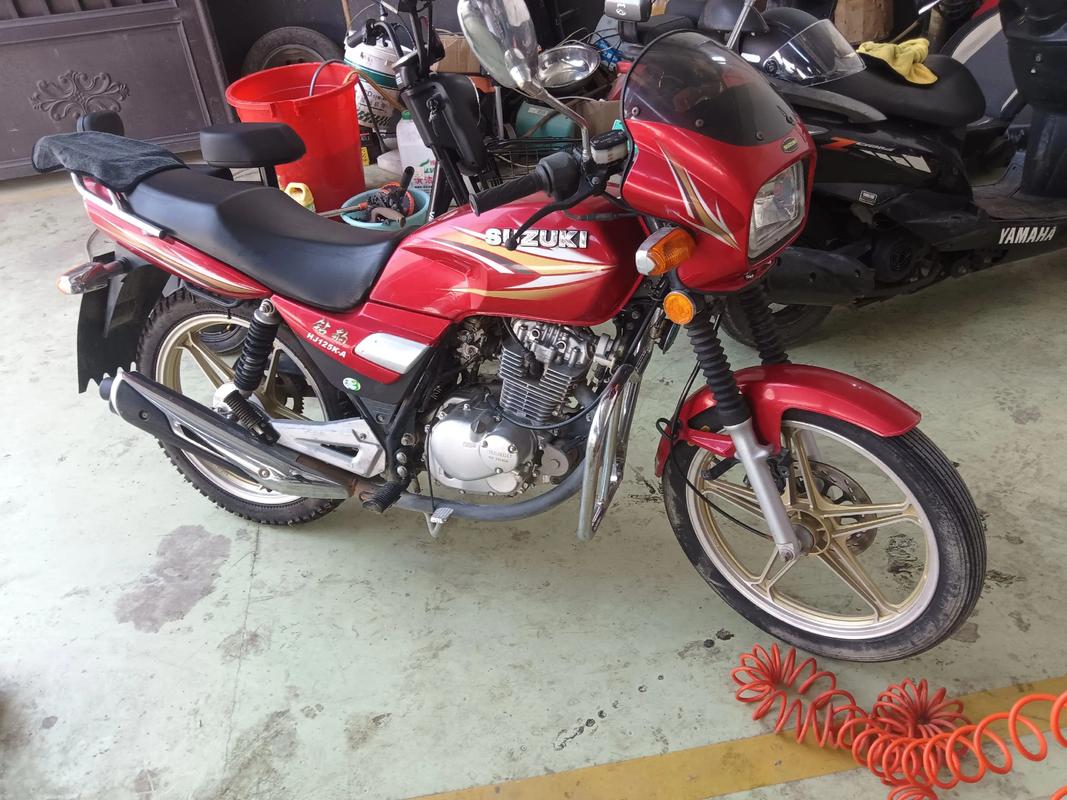 豪爵和铃木摩托车哪个好(豪爵和铃木摩托车哪个好些)