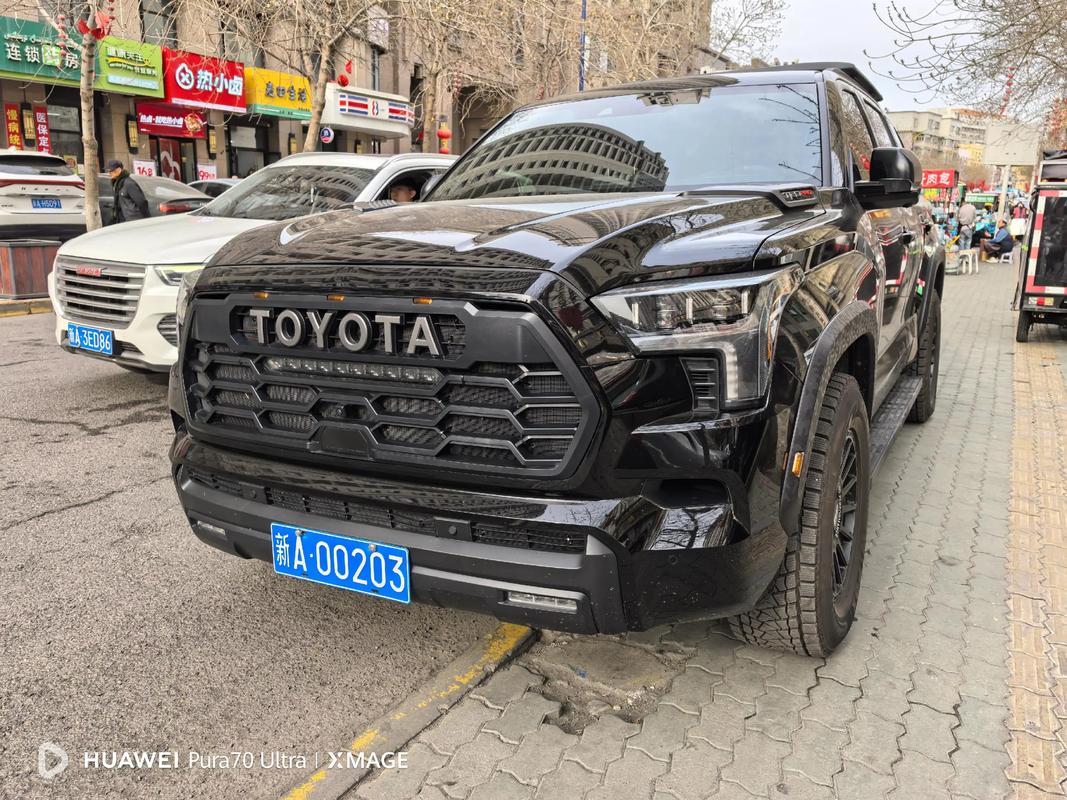 丰田红杉2025款报价及图片参数详情/丰田2020红杉最新款价格是多少