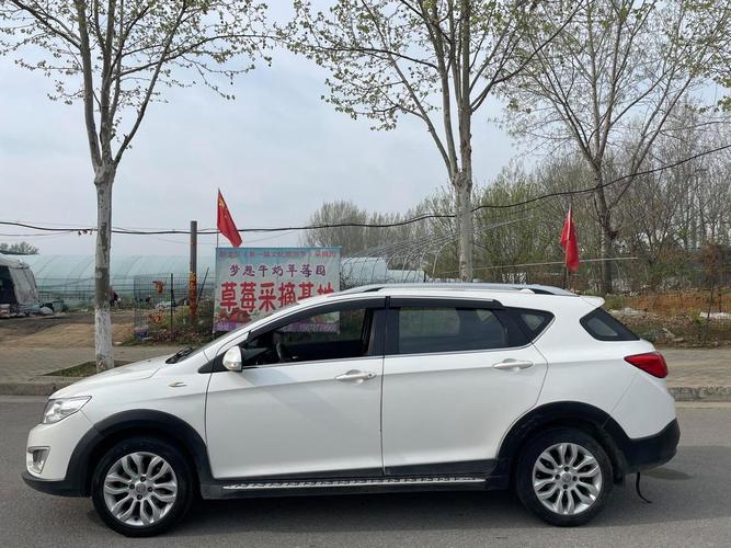 东风风神ax3尺寸多少(东风风神ax3多大排量)