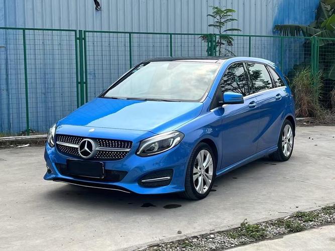 奔驰两厢轿车有哪些款(奔驰小型车2厢)