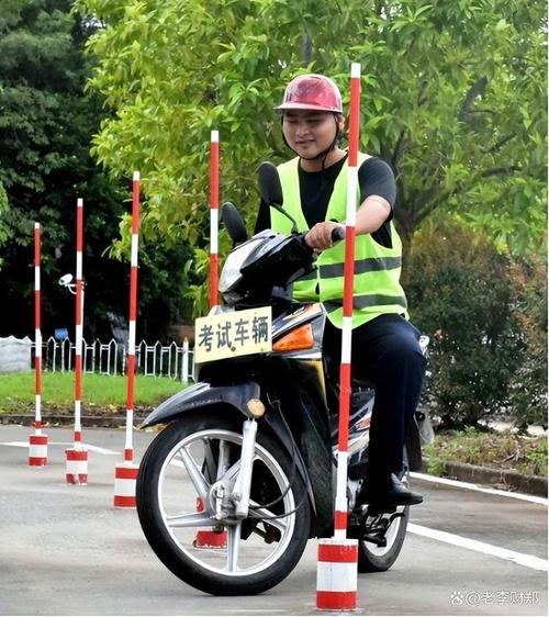 【现在考摩托车驾驶证多少钱,目前考摩托车驾照要多钱】