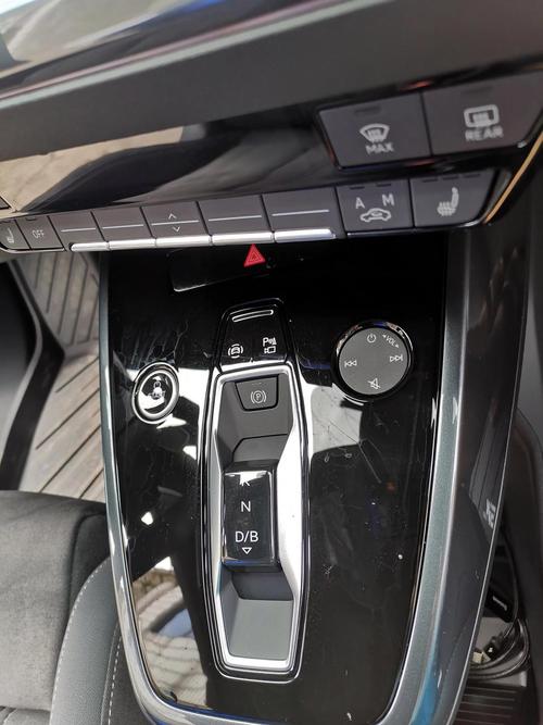 内饰贴膜一般多少钱,内饰贴膜一般多少钱一个