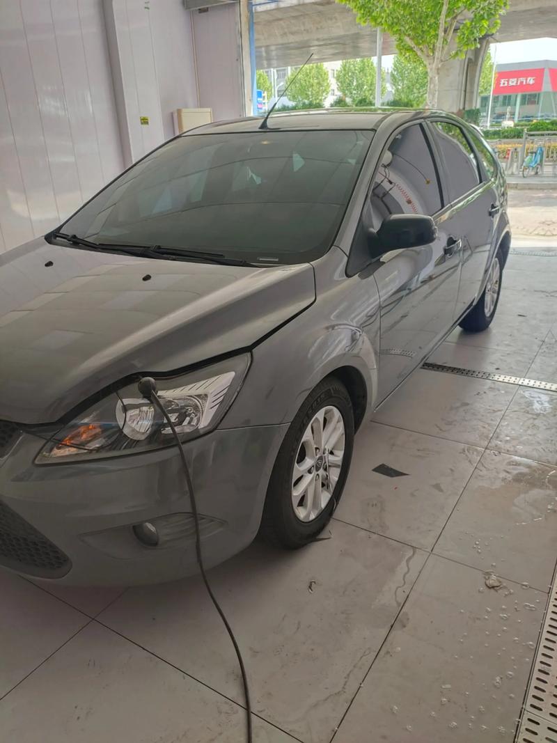 【经典两厢福克斯改色效果图,经典福克斯两厢什么颜色好看】