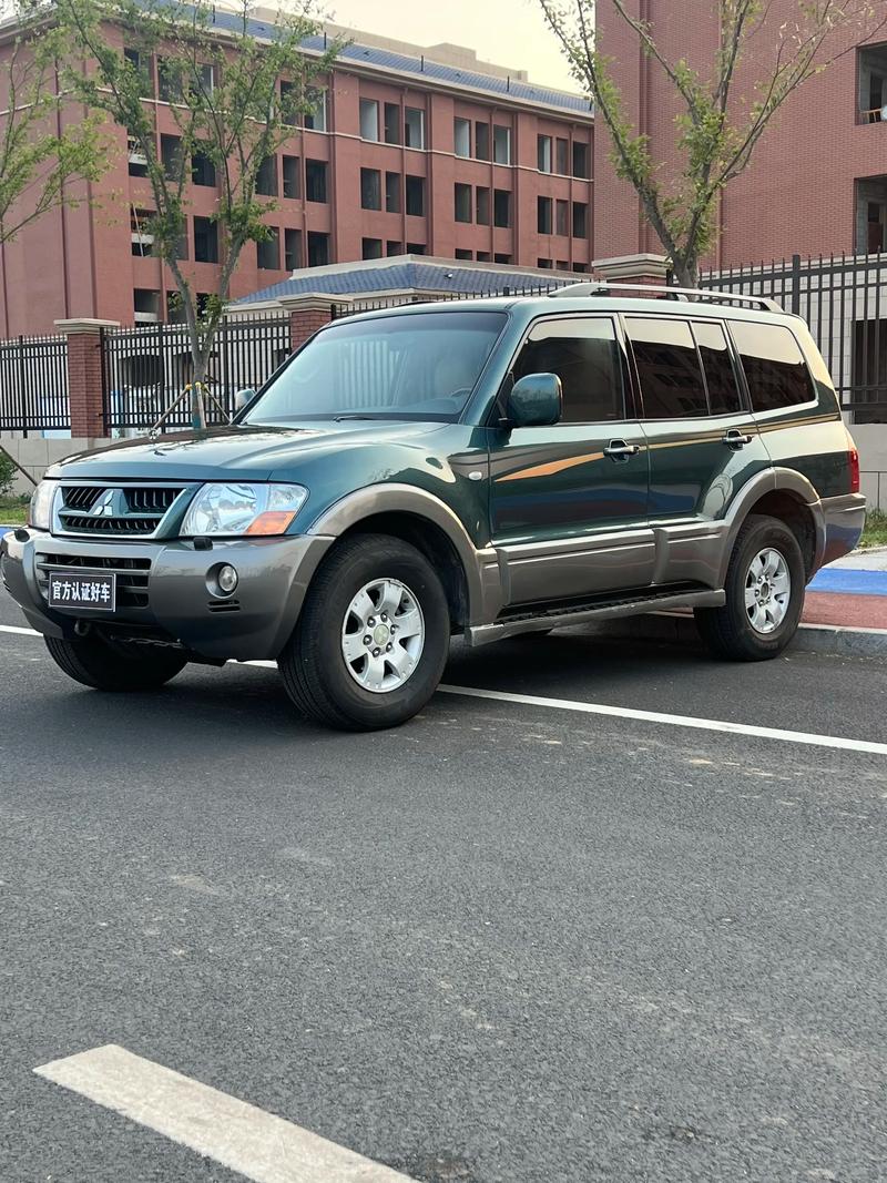 帕杰罗v73油箱容量多大/帕杰罗v73油箱报警加多少升