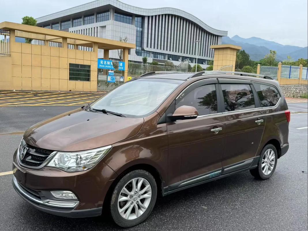 宝骏730自动挡七座图片(宝骏7座车730自动挡)