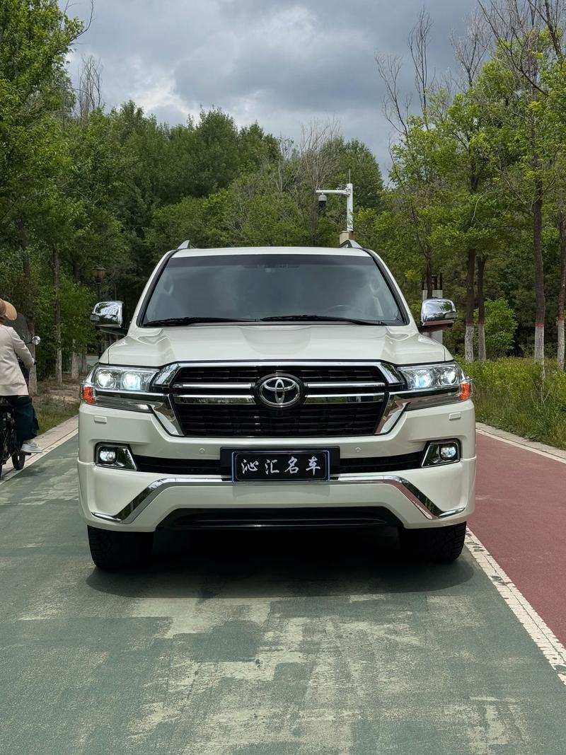 【丰田陆巡车型和价格图片,丰田陆巡2022全新款价格】