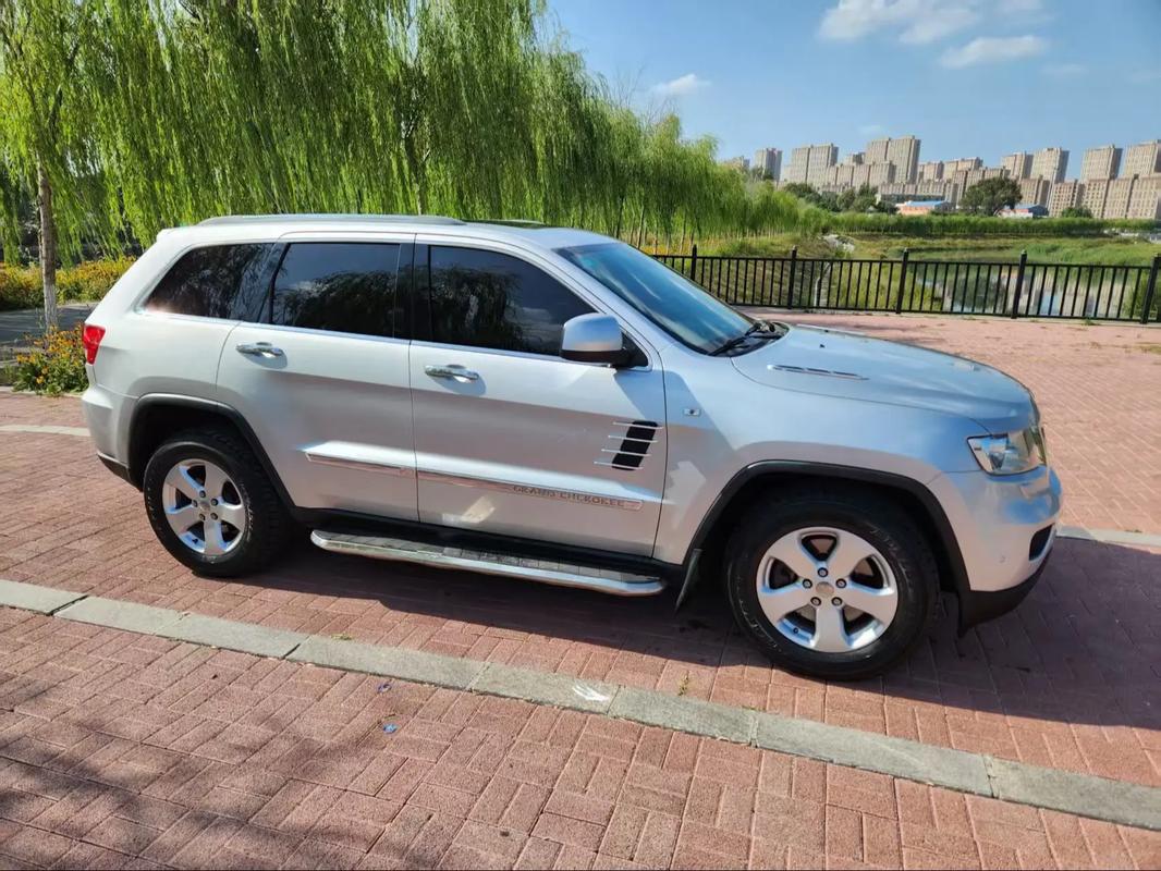 大切诺基前杠怎么拆/jeep大切诺基前保险杠多少钱