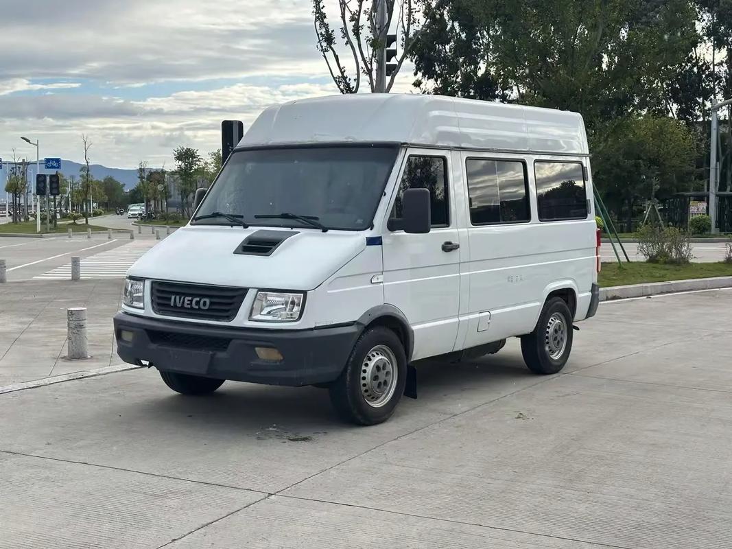 【依维柯7座多少钱一辆,依维柯7座是什么车型】